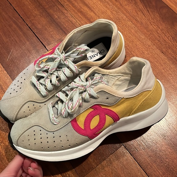 Authentic vintage Chanel sneakers - Picture 2 of 4